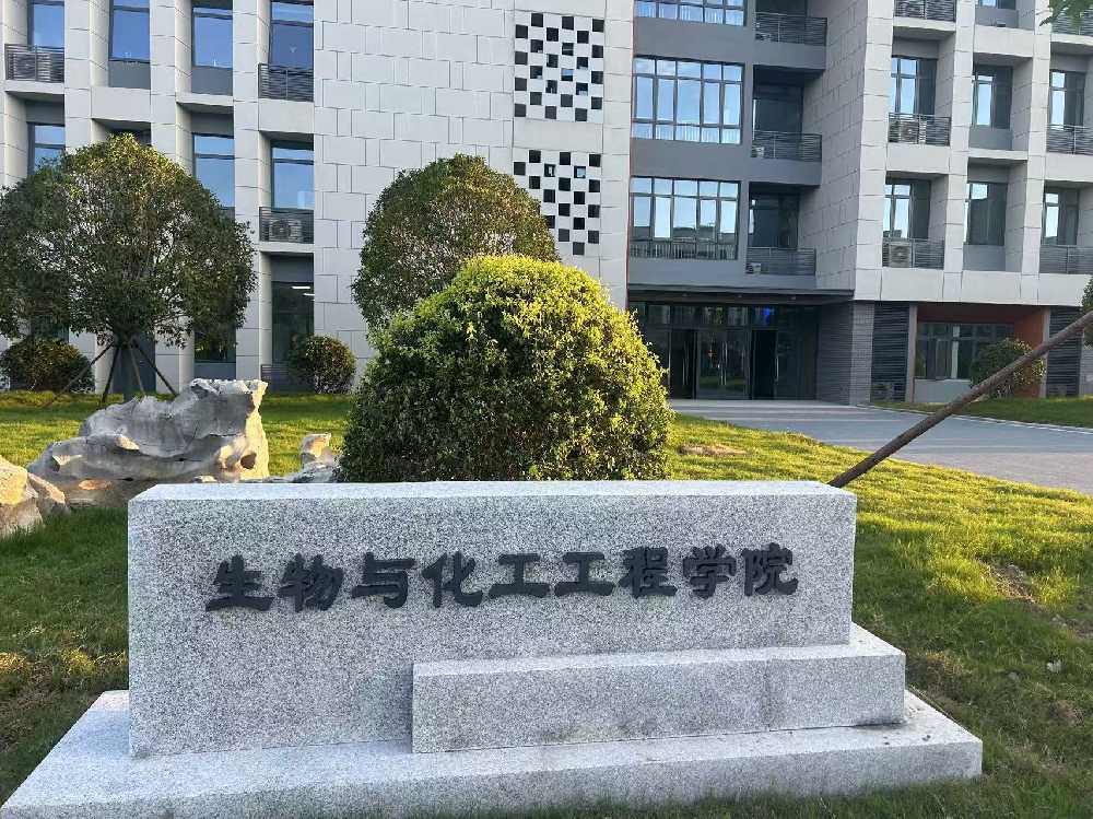 大竹县扬州职业大学体育场高杆灯项目